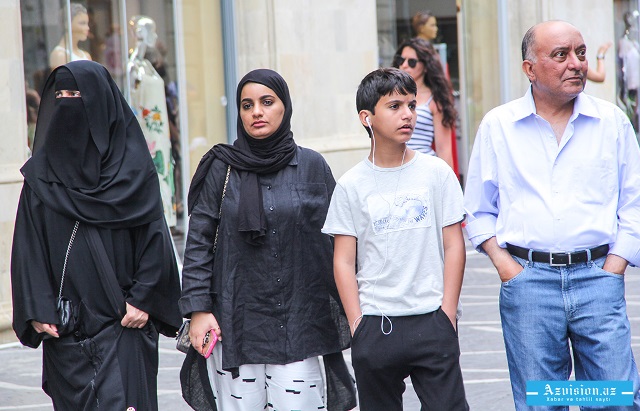 Наплыв арабов в Баку: «Азербайджанские девушки одеваются открыто…» - РЕПОРТАЖ